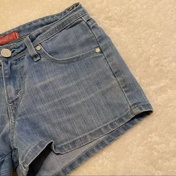 COPY - Levi’s denim shorts light wash size 3🔥 - Picture 2 of 4